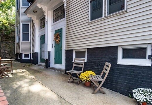 Building Photo - 254 Medford St