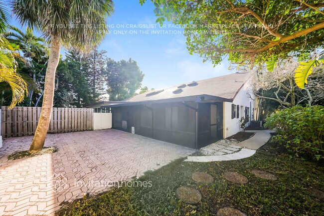 Building Photo - 2703 SW 5th St