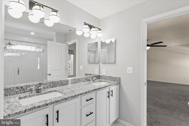 Building Photo - 5559 Trafalgar Cir