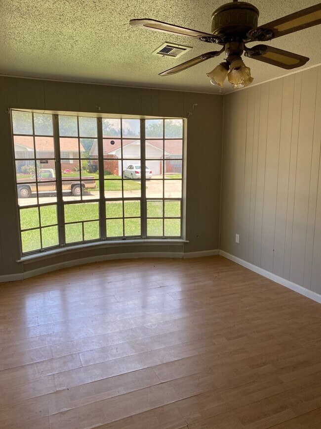 Building Photo - Charming, Updated 4-Bedroom Home Available!