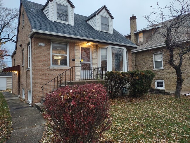 Building Photo - 5056 Jarvis Ave