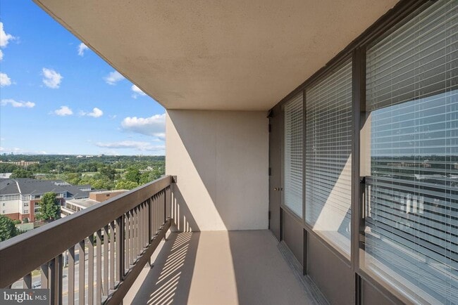 Building Photo - 3701 S George Mason Dr