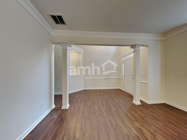 Building Photo - 4205 Lindsey Ln