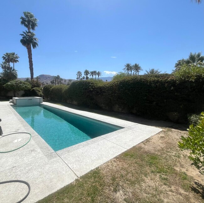 Building Photo - 11 Mission Palms Dr W