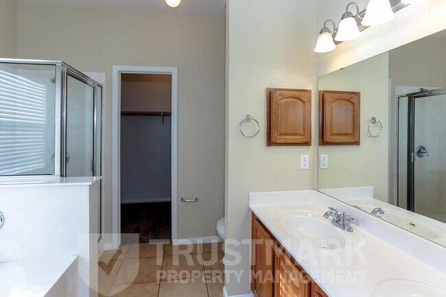 Building Photo - 212 Crowfoot Dr