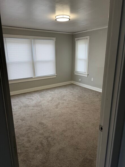 Building Photo - 732 Rockford Ave