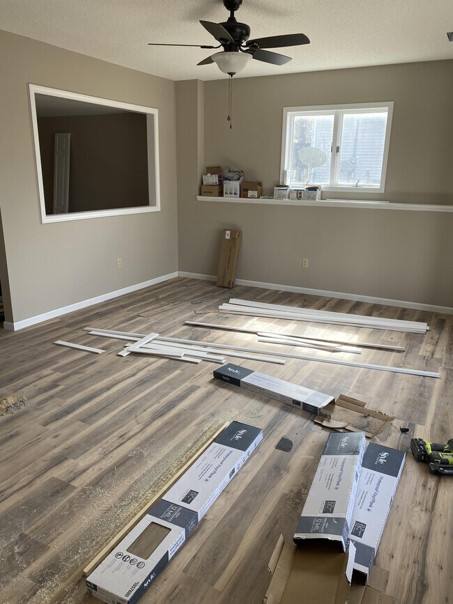 Building Photo - 2400 Sunflower St