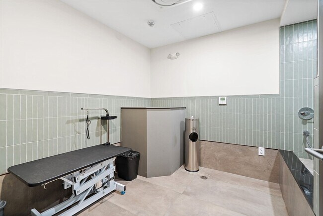 Building Photo - 1 Nevins Hl Wy