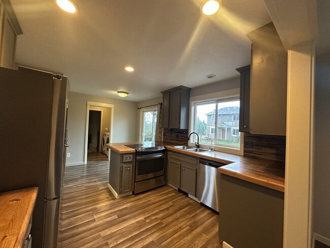 Building Photo - 24574 SW Ladd Hill Rd