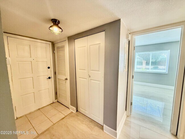 Building Photo - 3919 Bell Tower Dr