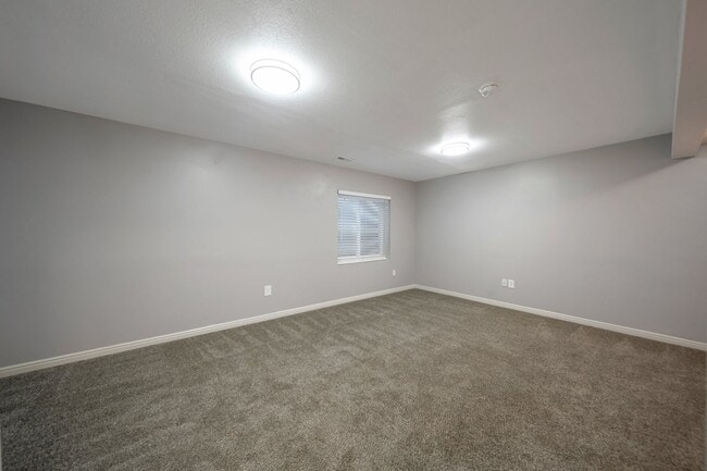 Building Photo - Modern 3 Bed, 3 Bath Home with Central Air...