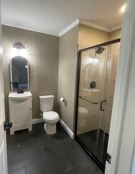 Building Photo - 1742 Beaumont Dr