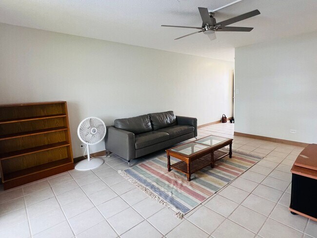 Building Photo - Charming & Breezy 1-Bedroom 1-Bath Hawaiiana Retreat