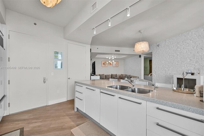 Building Photo - 15901 Collins Ave