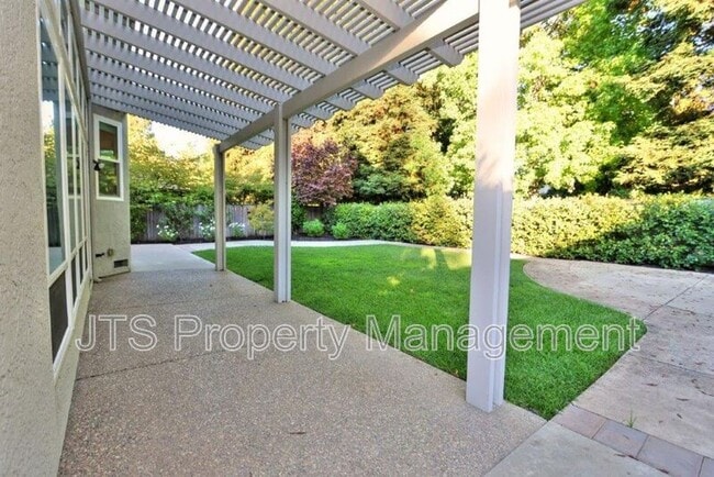 Building Photo - 2696 Prestwick Dr