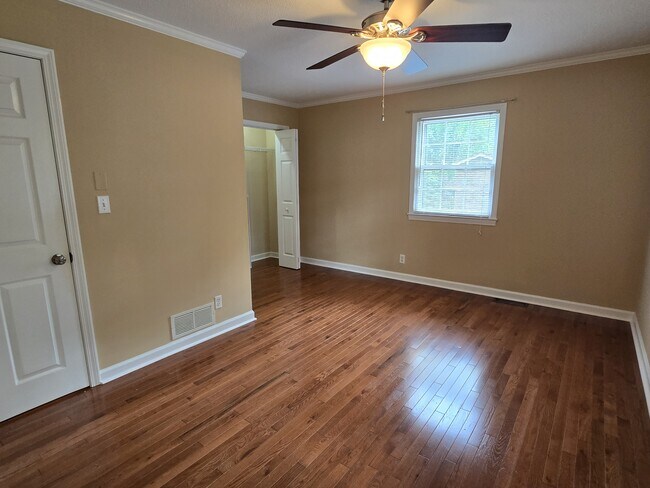 Building Photo - 4680 Forest Manor Dr