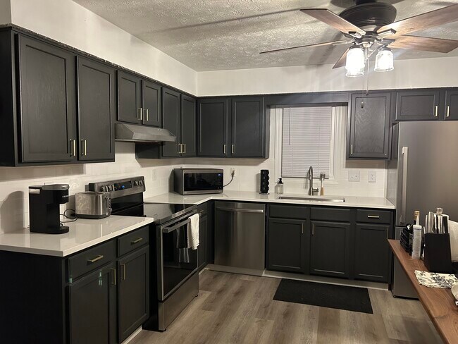 Building Photo - 14268 Prospect Rd