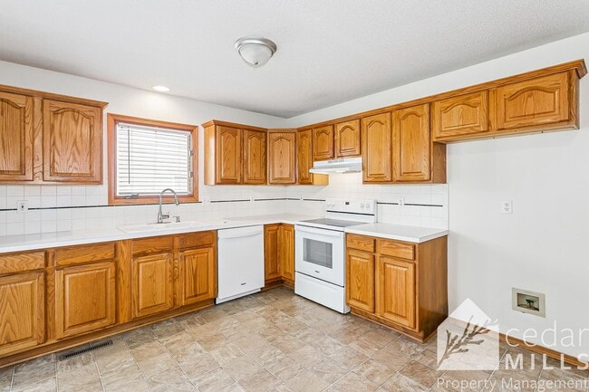 Building Photo - 3 BED, 3 BATH DOUGLAS AND MAIZE