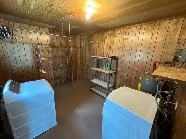 Building Photo - Gorgeous 3/2 Brick Home in Marianna with Bonus Room, Shed, and Fenced Back Yard!