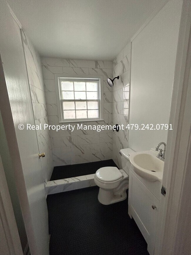 Building Photo - COMING IN JANUARY 2026 -  Bed 1 Bath HOUSE...