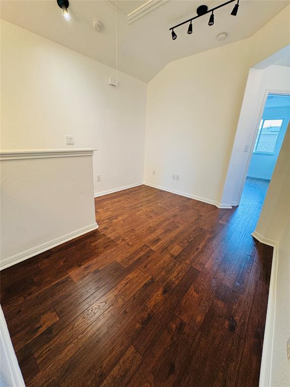 Building Photo - 402 Crater Lake Dr