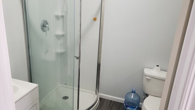 Master Bathroom - 2391 Lumber Ave