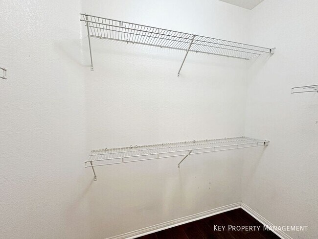 Building Photo - 9772 Bedstraw St