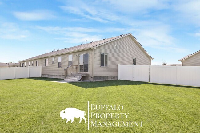 Building Photo - 4211 Roy Cir