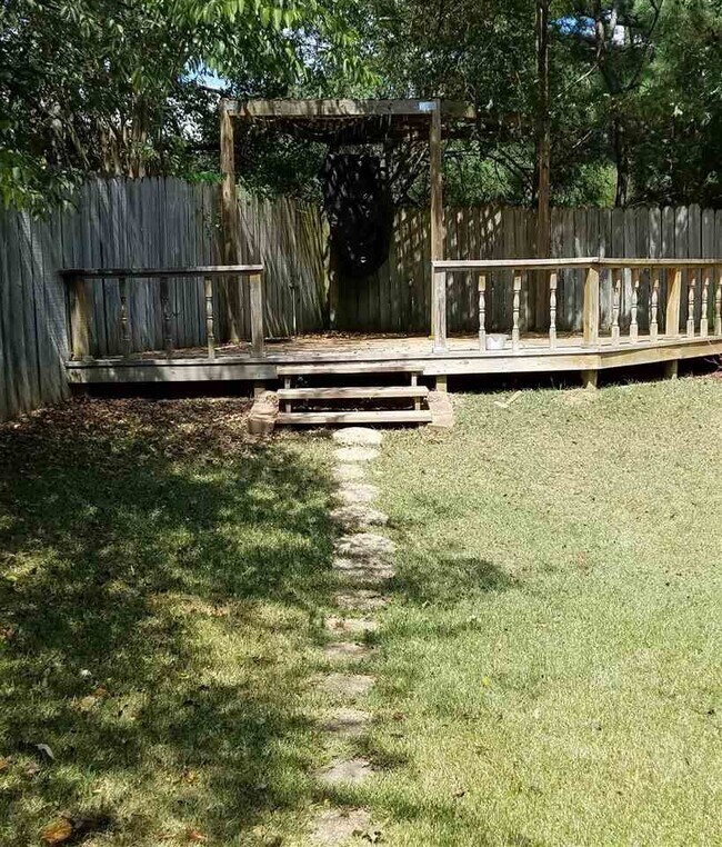 Building Photo - 122 Amberwood Dr