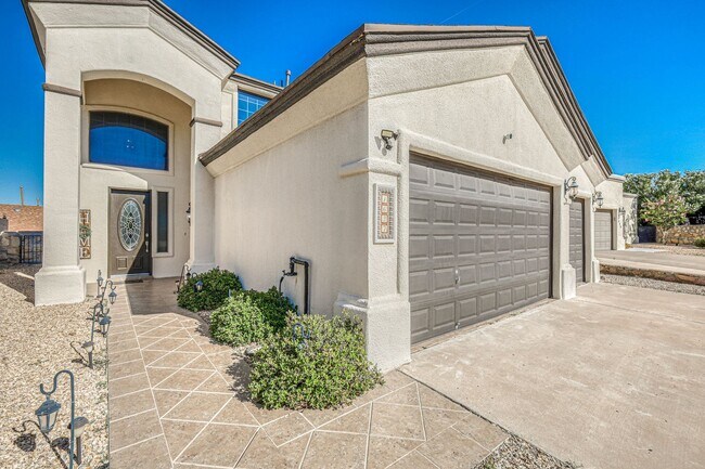 Building Photo - Beautiful Westside home FURNISHED with 4 b...