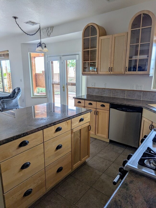 Building Photo - Santa Fe Vistas House!
