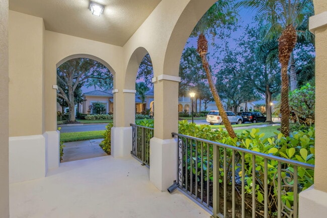 Building Photo - 121 Savona Dr