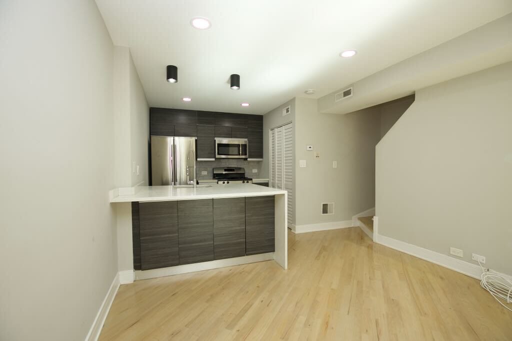 Building Photo - 949 W Grace St