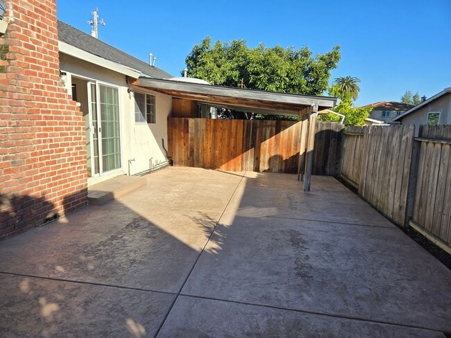 Building Photo - Beautifully Renovated 3-Bedroom / 2-Bathroom Duplex-Style Home in Prime Sunnyvale