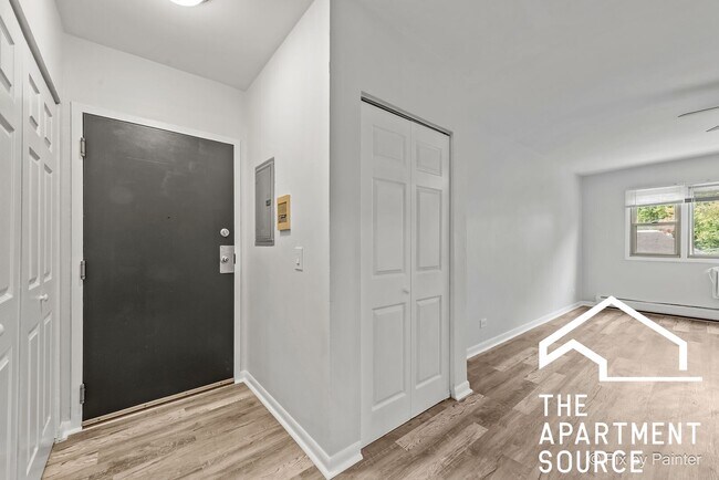 Building Photo - 7319 N Rogers Ave