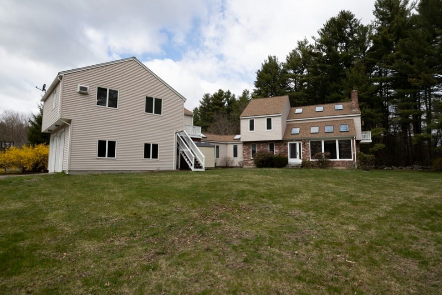 Primary Photo - 4 Sterling Ln
