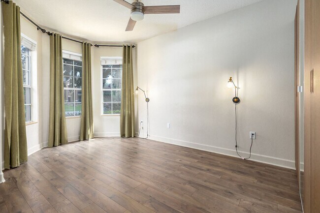 Building Photo - 3961 Knott Dr