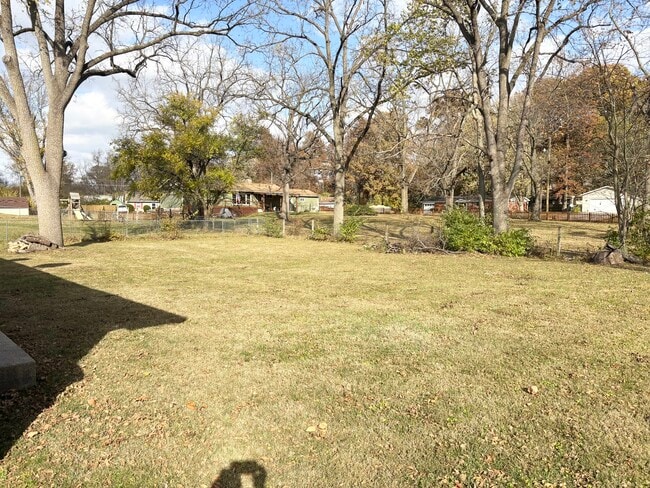 Building Photo - Birchwood Dr