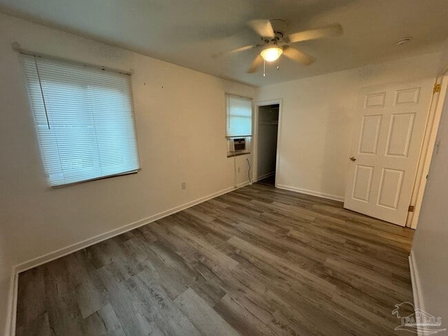 Building Photo - 205 Holmes Dr