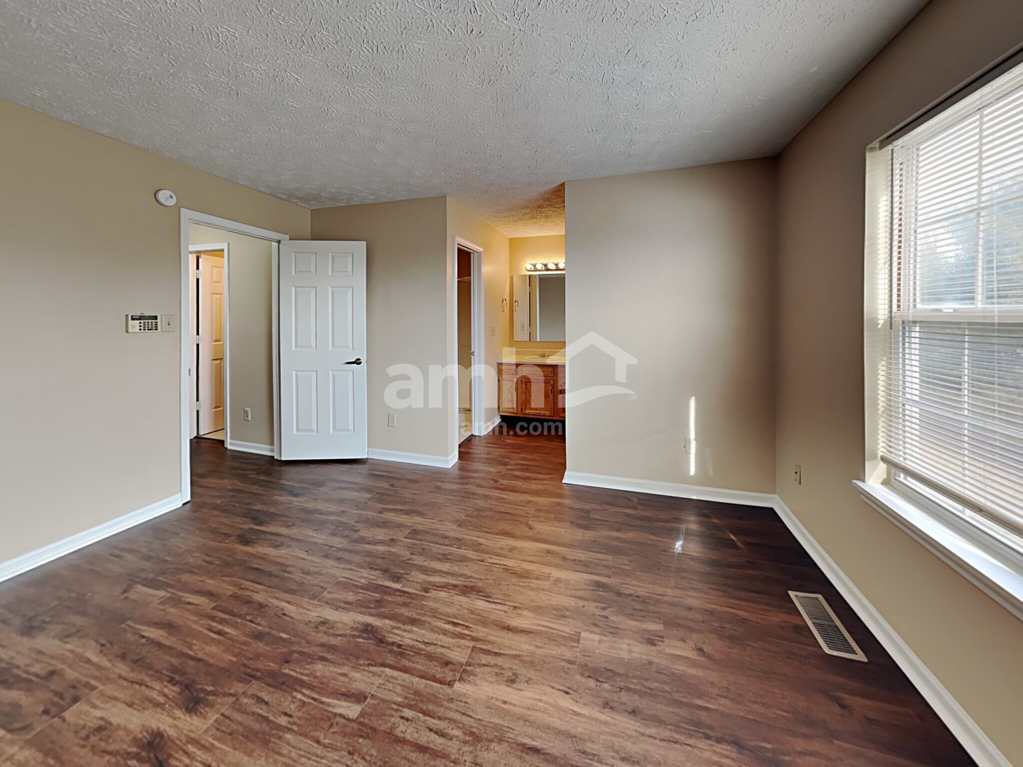 Building Photo - 8039 Southern Springs Blvd