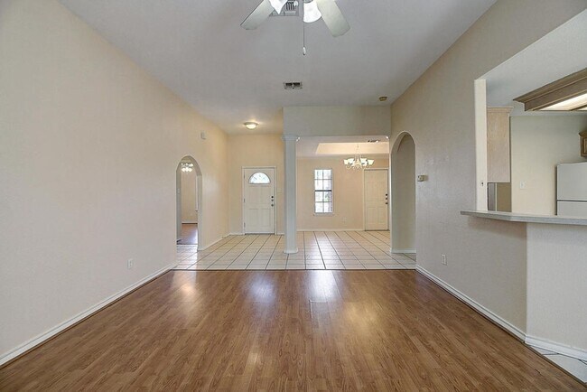 Building Photo - 3805 Julia Cir
