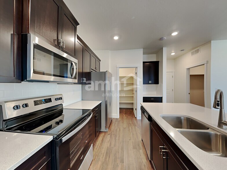 Building Photo - 9366 Wabash St