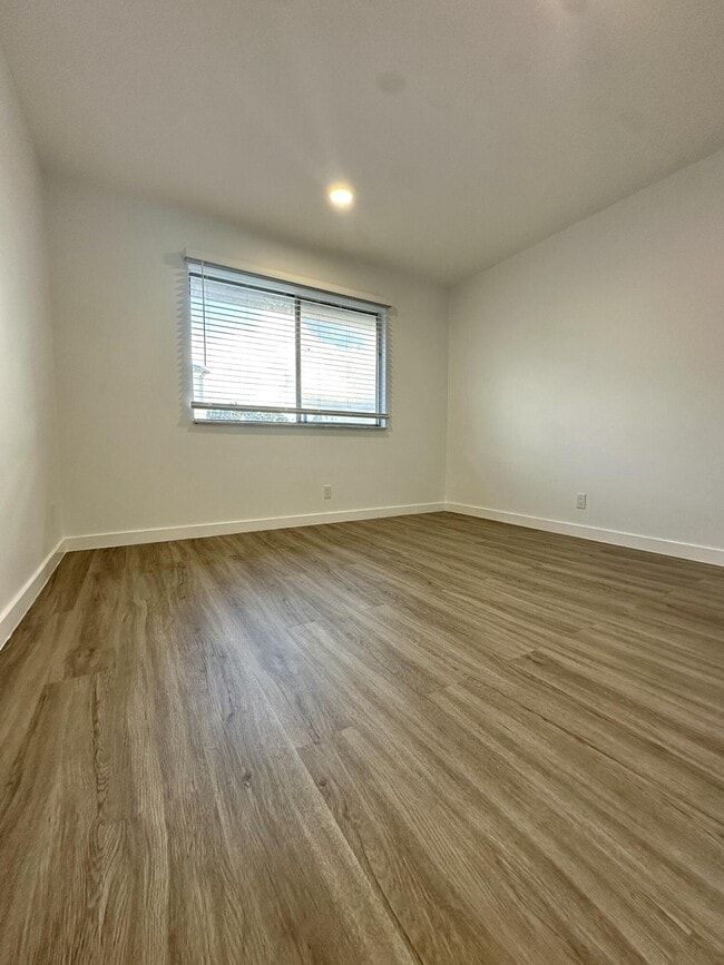 Building Photo - 906 E Tiffany Dr