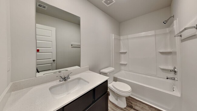 Building Photo - A Nice 4 Bed 2 Bath Home in Mustang School...