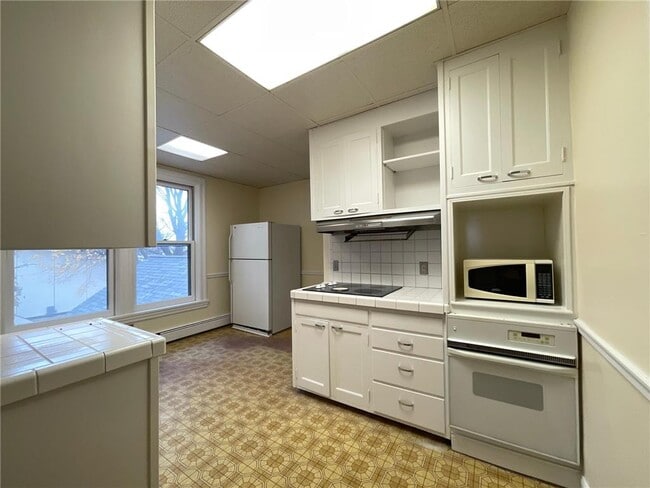 Building Photo - 2193 1st St