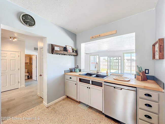 Building Photo - 113 SE 1st St