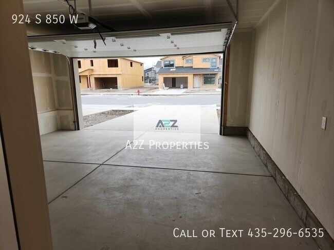 Building Photo - 924 S 850 W