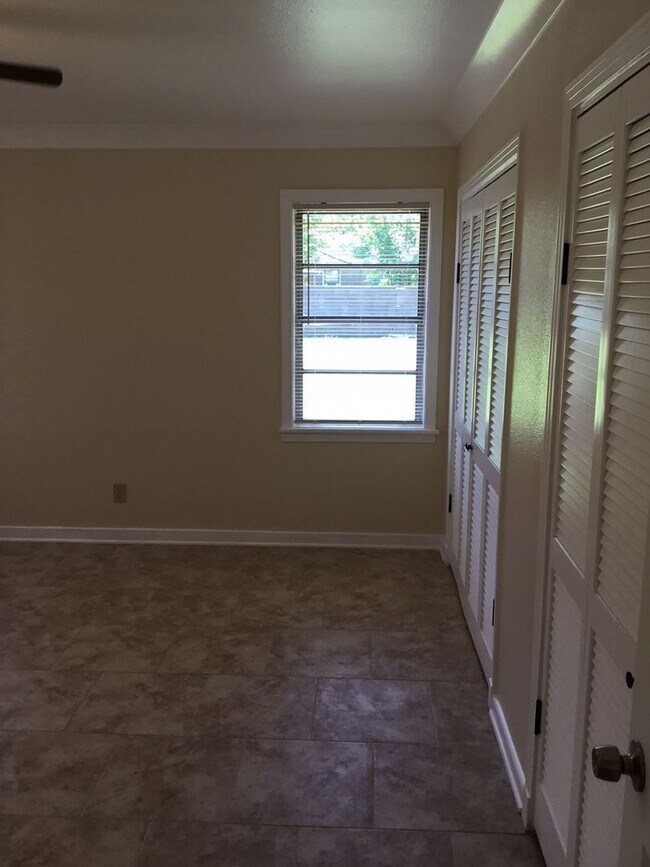 Building Photo - GORGEOUS 4/3 BROADMOOR HOME-UPDATED-MUST SEE