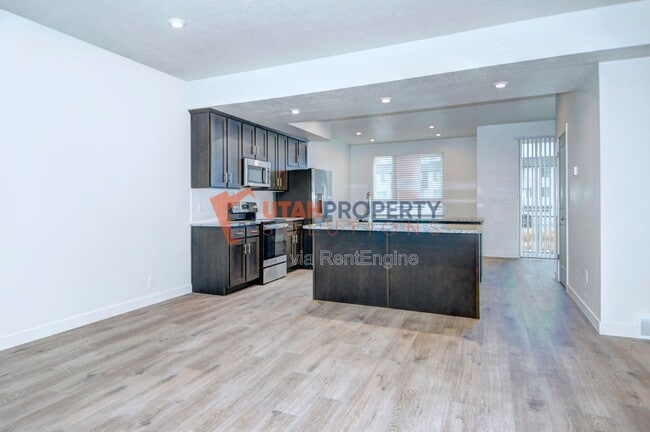 Building Photo - 963 W 540 S