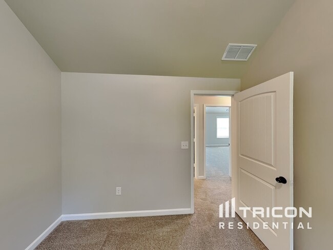 Building Photo - 237 Sableshire Way